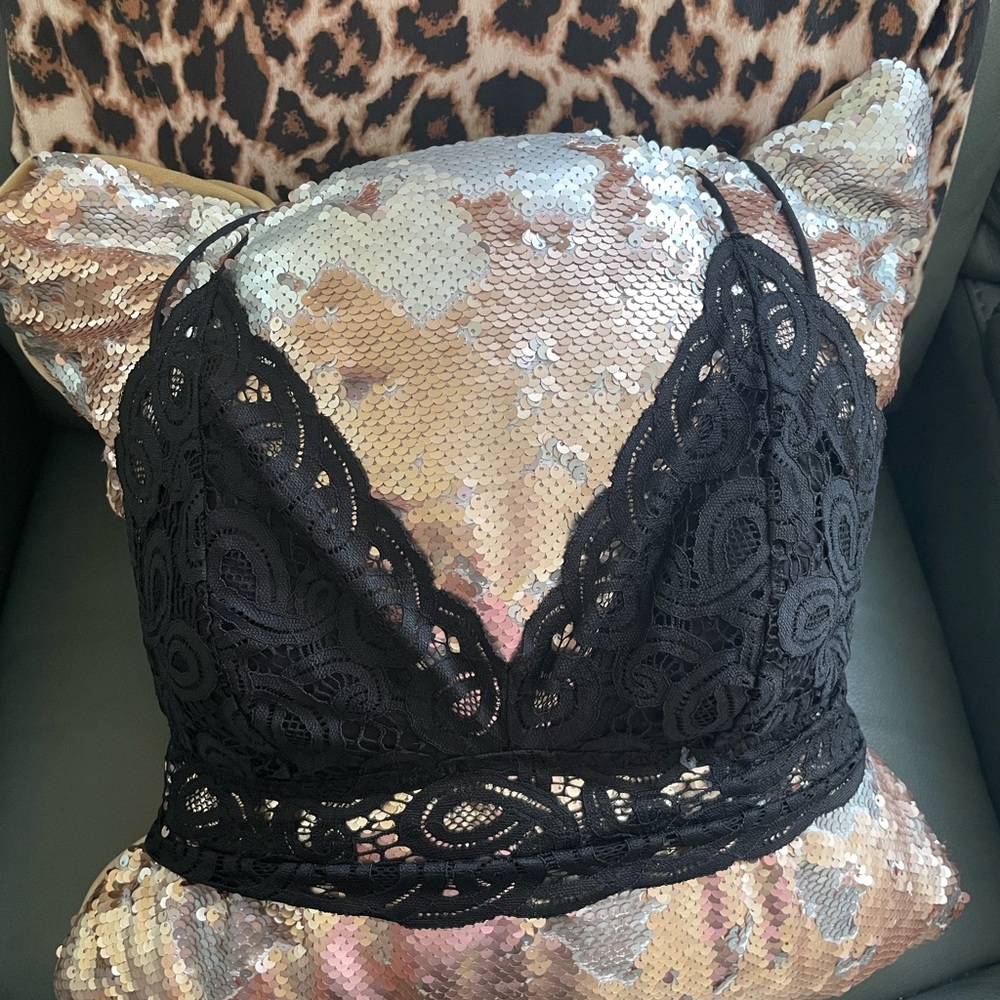 VICTORIA SECRET  size M  Color Black